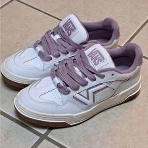 Vans Upland sneakers in the White/Purple colorway - Wmns size 6